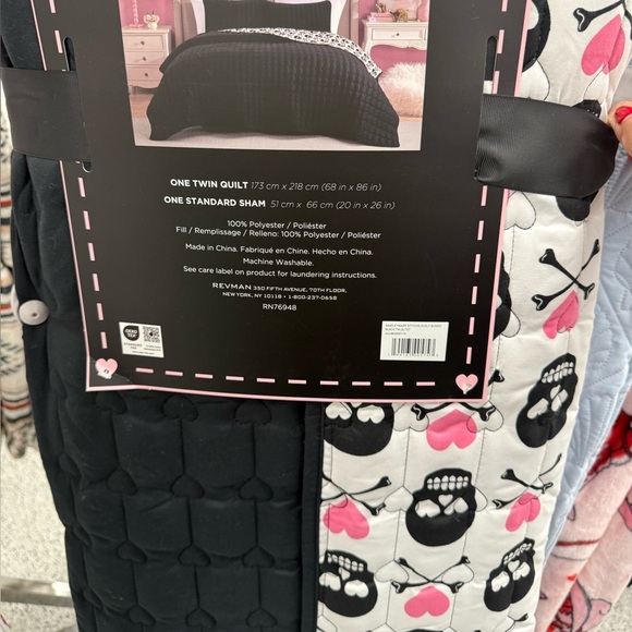Black and White Skull Twin Quilt Set